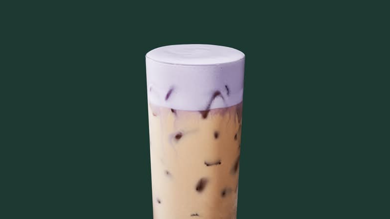 Chai glacé avec crème à la lavande