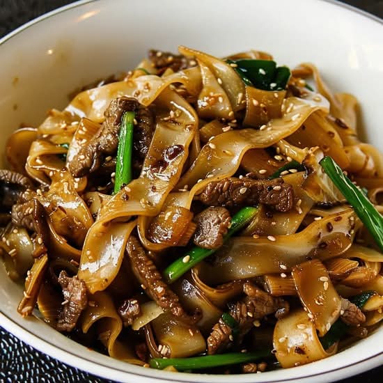 Nouilles et riz sautés au bœuf / Stir-Fried Rice Noodle with Beef