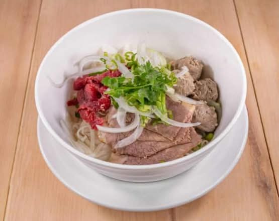 P1 Rare Beef, Brisket, Beef Balls, Tripe / Pho Dac Biet