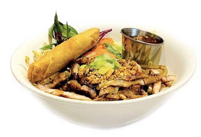Bún Thịt Nướng Chả Giò