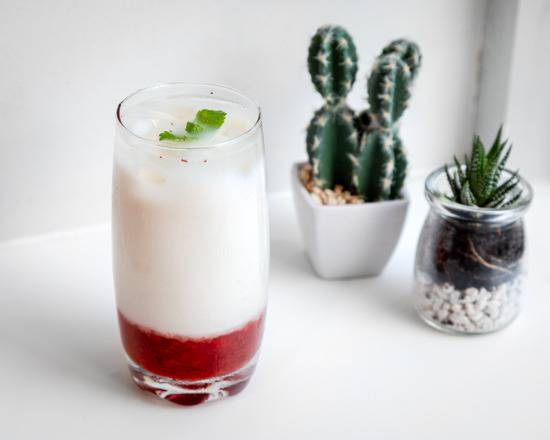 Iced Strawberries Latte