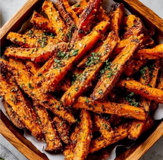 SWEET POTATO FRIES + SAUCE