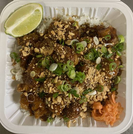 T14. Spicy Hot & Sour Chicken, Lemon Grass & Peanuts with Rice