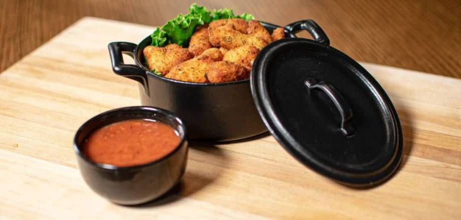 FROMAGE EN GRAINS PANÉS  I  BREADED CHEESE CURDS