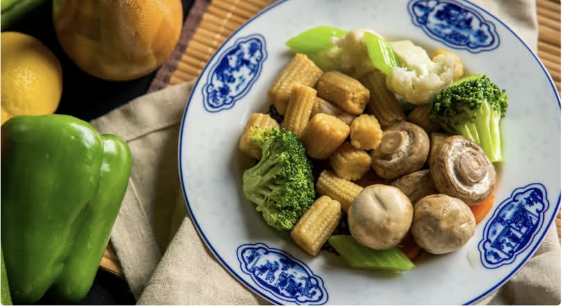 E1. Mushroom & Baby Corn Chop Suey