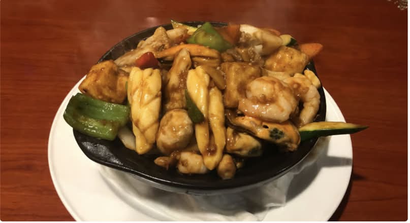 L4. Seafood with Tofu Hot Pot