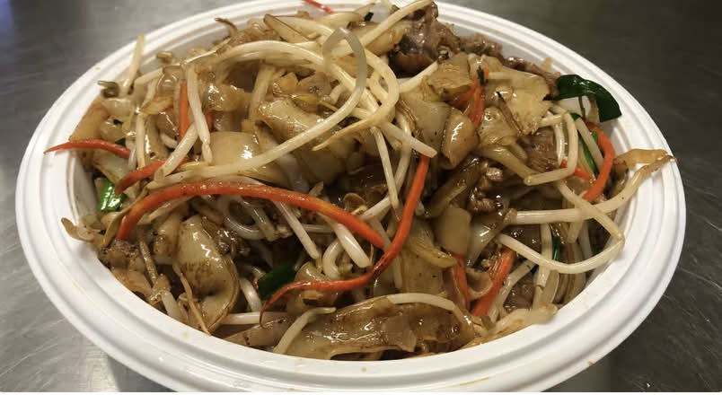 C12. Beef Chow Fun