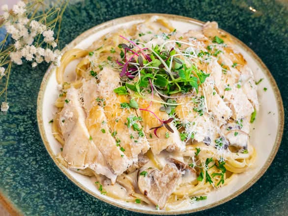 Mushroom Chicken Alfredo linguine