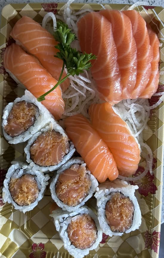 Salmon Lover  (14 pcs)