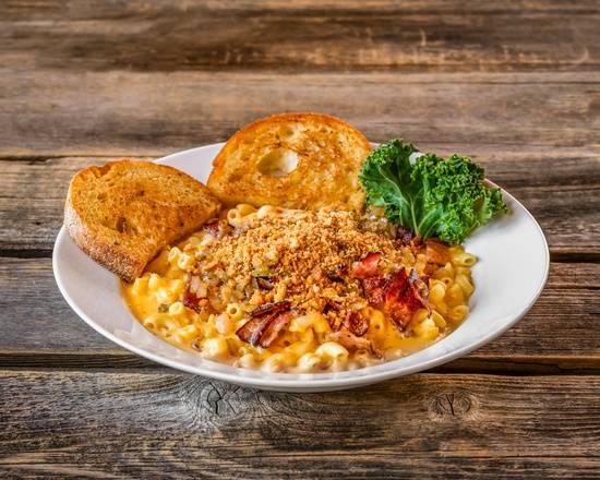 Mac'n Cheese Bacon Onion with Garlic Bread