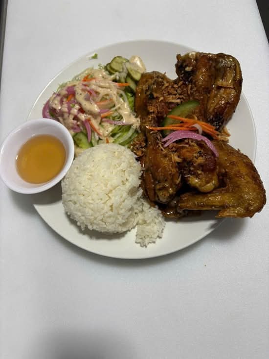 Riz Ailes de Poulet Frites (8 mcx) (Fried Chicken Wings with RIce (8pcs))