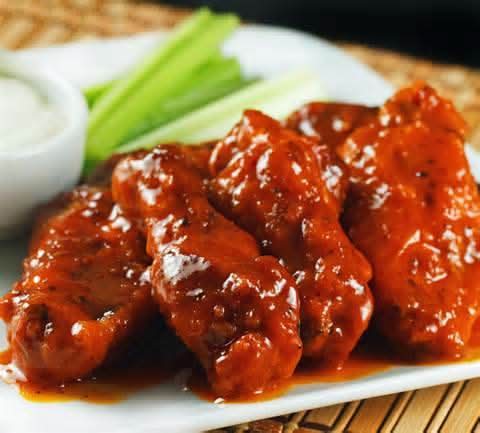 Wings (1lb) with Fries & Garlic Bread