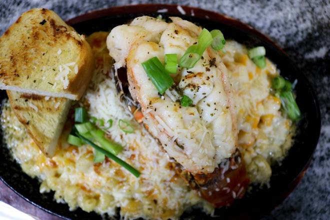 Lobster mac & cheese pasta