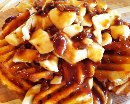 Waffle Fries Poutine (Large)