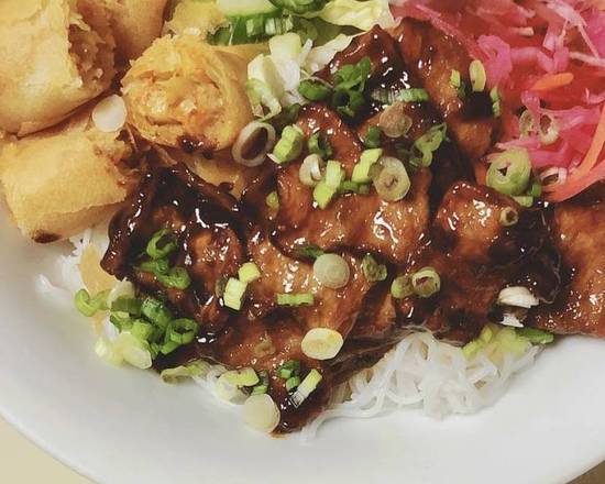 Vegan Meat, Spring Roll, and Salad. (Cơm Hoặc Bún Thịt Chay, Chả Giò)