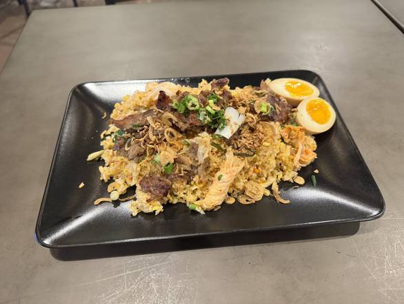 Fried rice with bbq beef, kimchi and soya egg | Cơm chiên kim chi, bò nướng, trứng xì dầu.