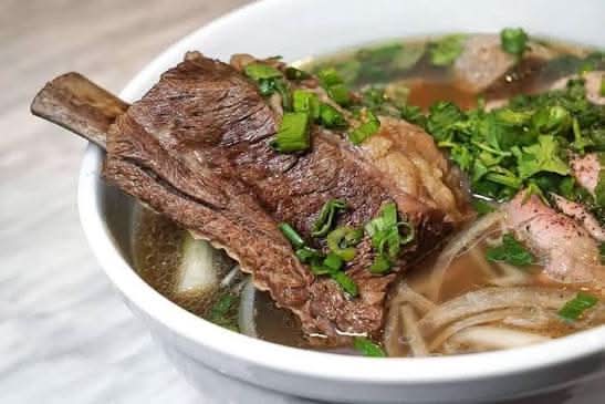 1 Beef Rib Noodle Soup/ Phở sườn bò