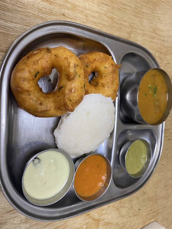 2 Vada and  1 Idly Combo