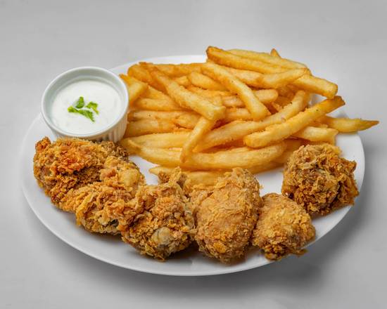 Chicken Wings 6 Pieces + Fries, Sauce & Soft Drinks