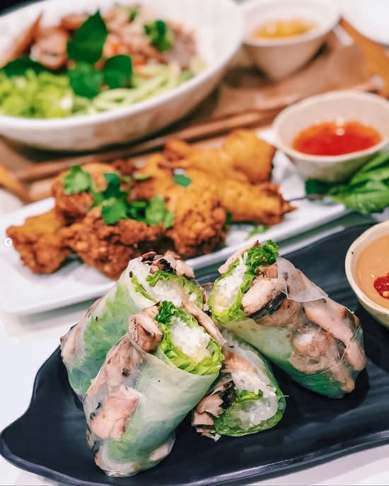 Grilled Chicken Salad Rolls (2)
