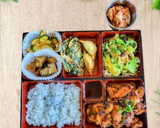 Dak-galbi Doshrock (avec Poulet Grillé Épicé / with Spicy Grilled  Chicken)