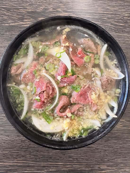 36. Stir-Fried Beef Pho (Phở  bò tái lăn)