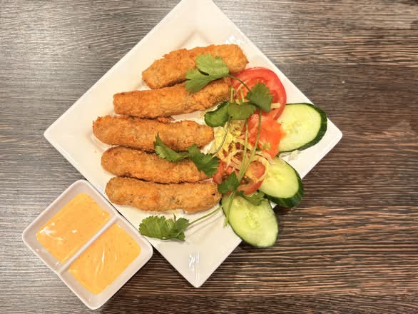 3. Deep-Fried Seafood Rolls (3 Rolls) ( Nem Hải Sản Chiên Xù )