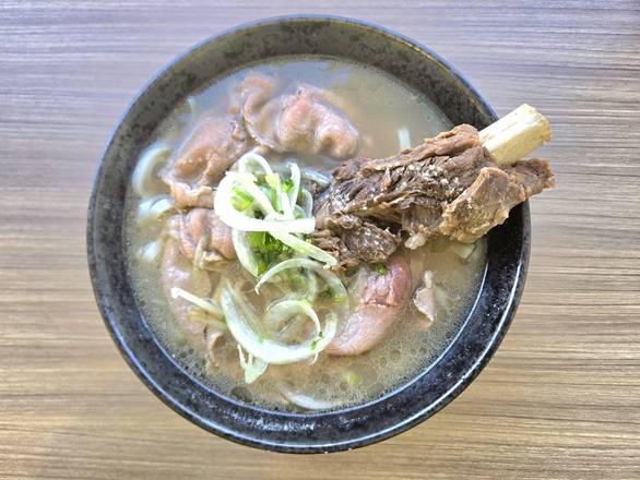 Pho Tai Suon / Rare Beef and Rib Noodle Soup