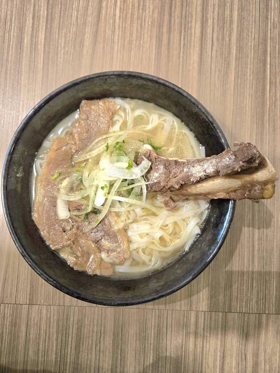 Pho Nam Suon / Brisket and Rib Beef Noodle Soup