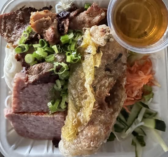81. Spring Roll and Grilled Pork with Oriental Ham and Vermicelli 烤肉 春卷 火腿檬