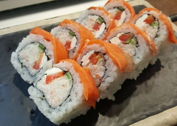 Smoked Salmon Cream Cheese Roll (8 pcs)