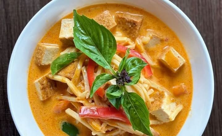 U16T. Red Curry with Bamboo Shoots TOFU
