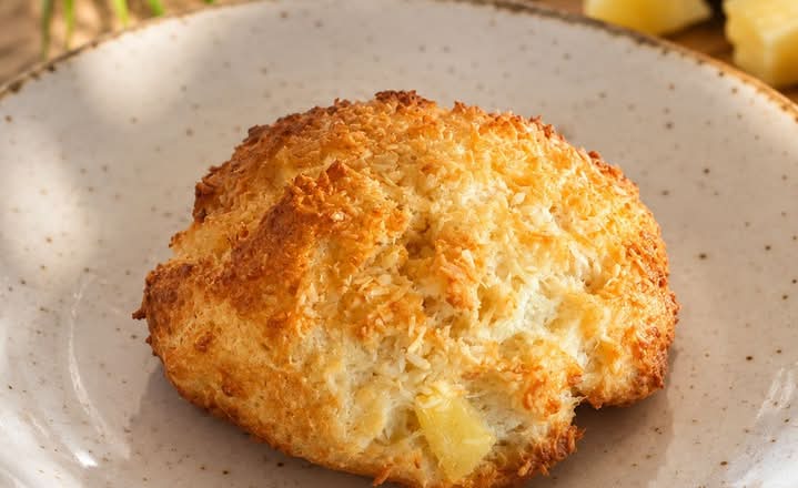Piña colada Scone