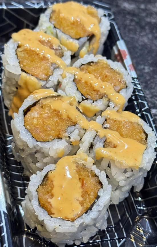 SPICY CRUNCH SALMON ROLL ()