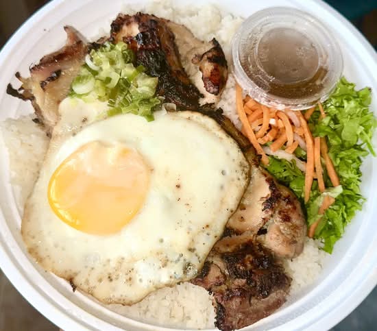 Special Small Viet Rice with Grilled Chicken and a Sunny Side-up Egg
