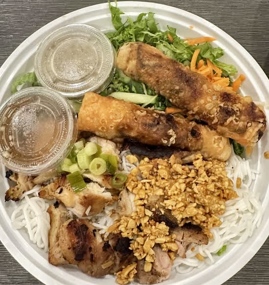 Grilled Chicken and Spring Rolls on Vermicelli(peanuts!)