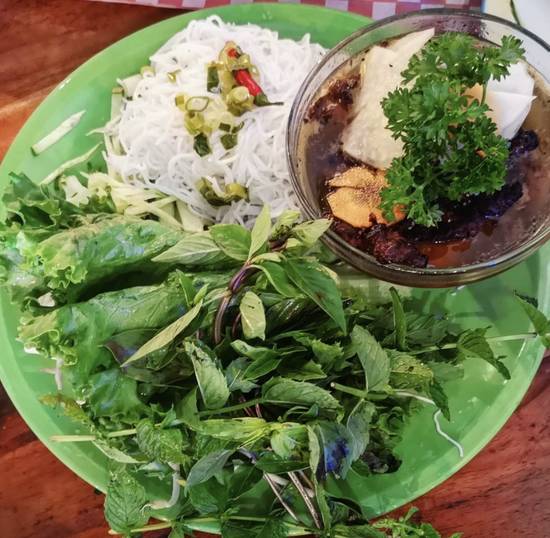 Bun cha ha noi ( pork patties, grilled pork)