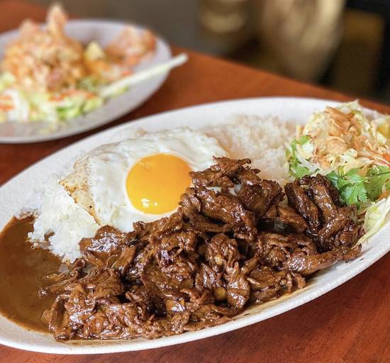 Special Small Viet Rice with Stir-Fried Butter Beef and a Sunny Side-up Egg
