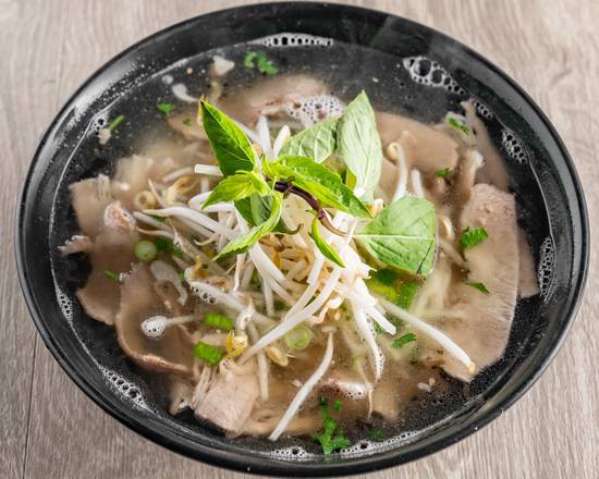 Pho Chin (L) / Pho Chin (L)/