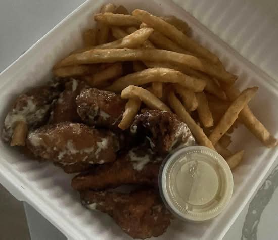1LB Wings, Fries & Dip