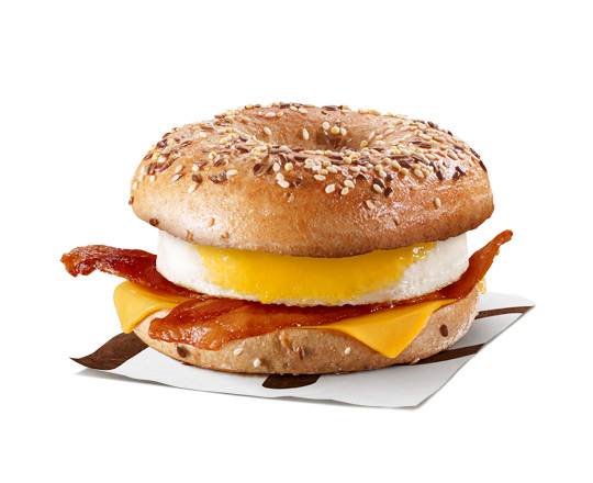 Bagel multigrains avec bacon et œuf [570.0 Cal]