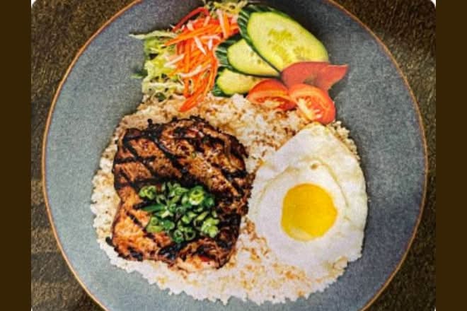34. Grilled Chicken & Fried Egg On Broken Rice