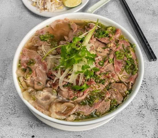 15. House Special Beef Noodle Soup (Phở Đặc Biệt)