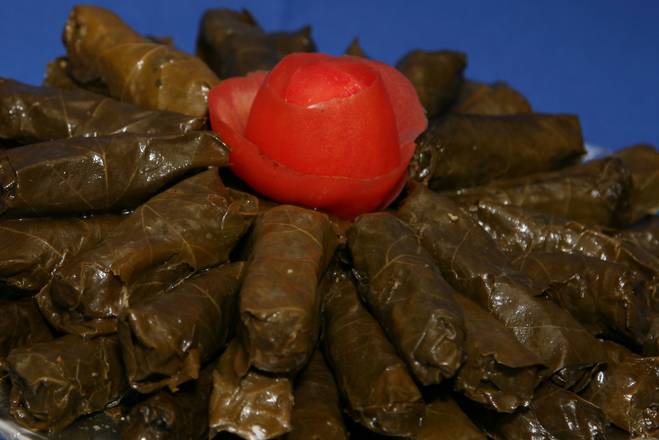 Feuilles de Vigne à la Viande (6 mcx) / Meat Vine Leaves (6 pcs)
