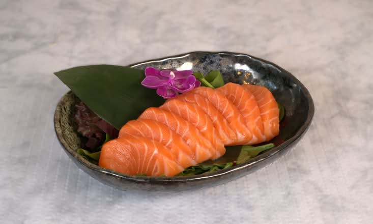 8 Fresh Salmon Sashimi