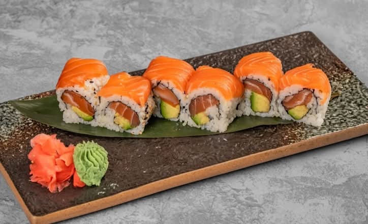 Salmon Lover Maki (6)