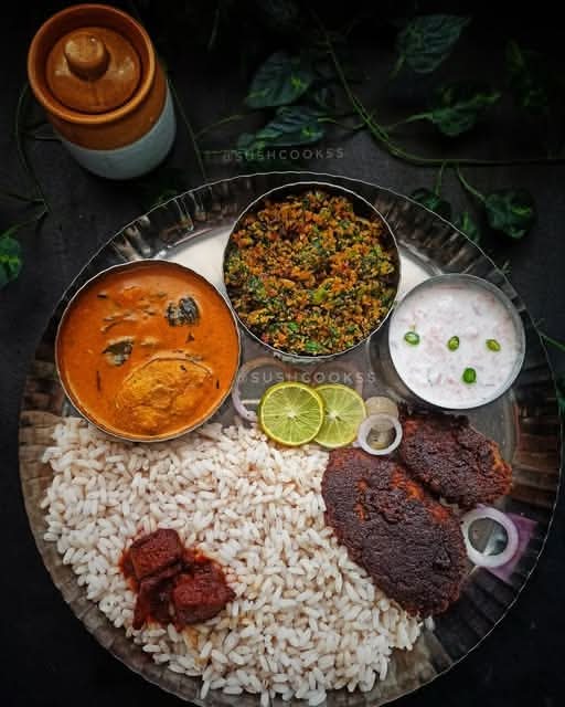 Fish Curry Meals (MEAL for 1) – Matta Rice (34 OZ) + Fish curry of the day (08 OZ) + Fish fry (2 PCS) + Thoran OR Mezhkkuvaratti (on rice) + Tenga chammandi (on rice) + Achar + Pappadam