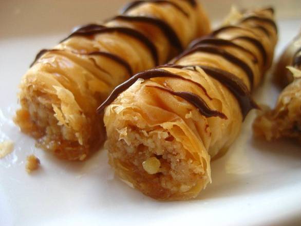 Chocolate Baklava Rolls (2 pcs)