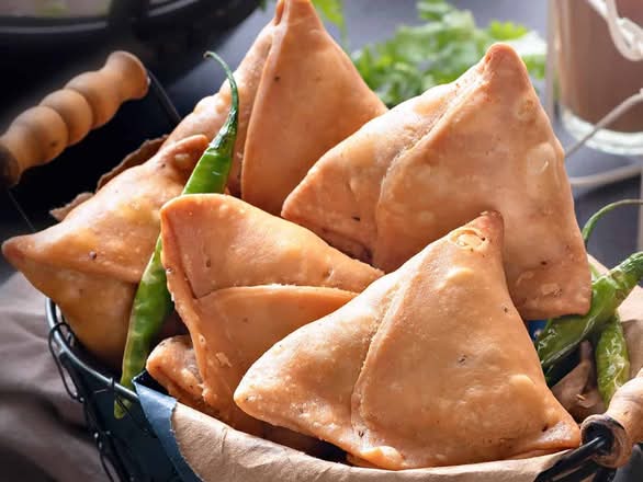 Large Veg Samosa (2 Pcs)