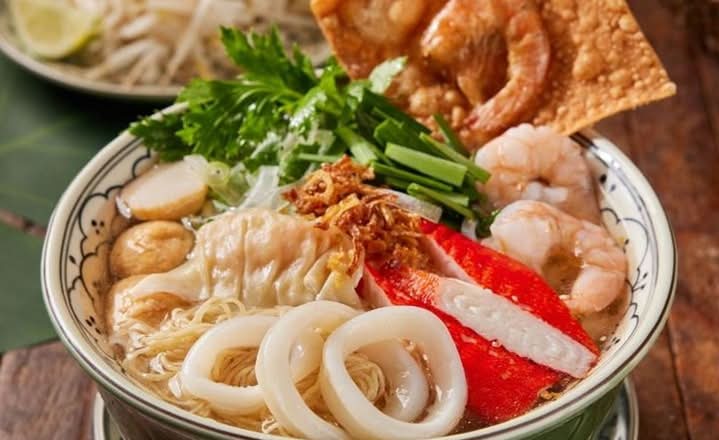 Seafood Symphony Egg Noodles